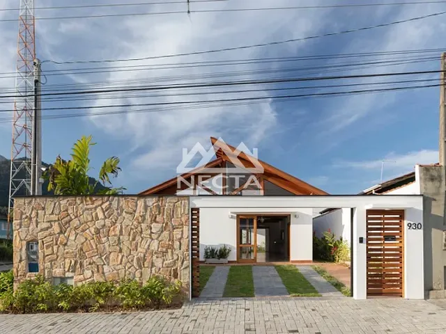 Casa com 270m² 3 quartos e 3 banheiros, à venda, no bairro Massaguaçu em Caraguatatuba