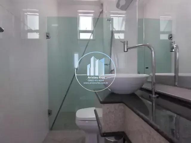 Casa com 216m², à venda ou para alugar, no bairro Jardim Aureliano em Pouso Alegre