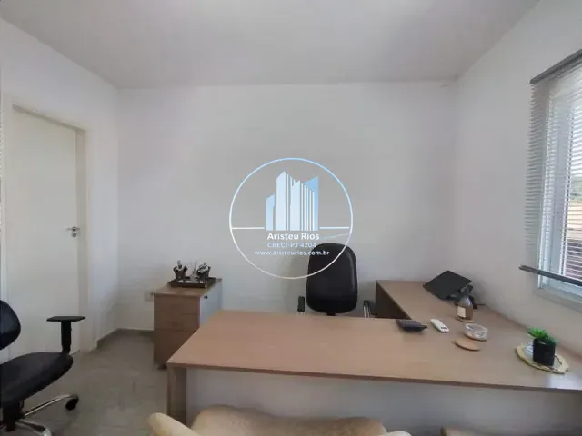 Casa com 216m², à venda ou para alugar, no bairro Jardim Aureliano em Pouso Alegre