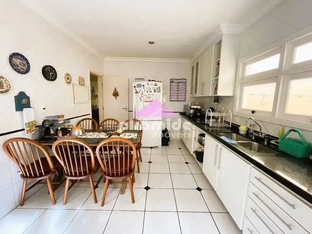 Casa, 3 quartos, 226 m² - Foto 9