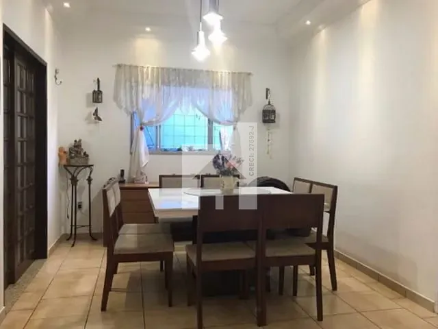 Casa com 250m² 3 quartos e 2 banheiros, à venda, no bairro Parque Cidade Jardim em Jundiaí