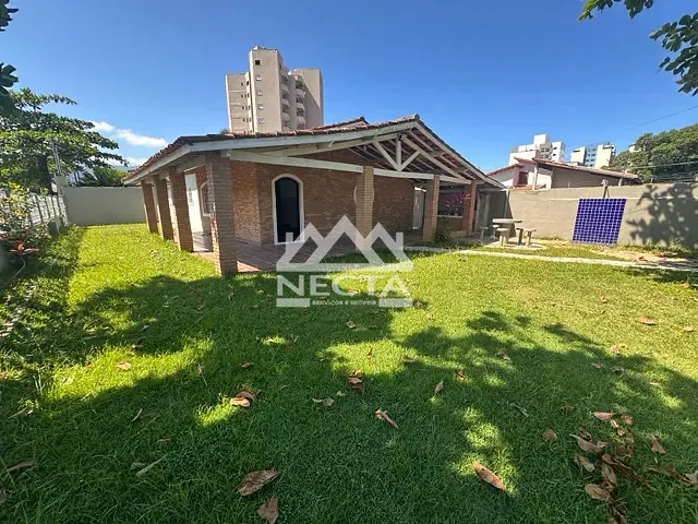 Casa com 393m² 3 quartos e 2 banheiros, à venda, no bairro Aruan em Caraguatatuba