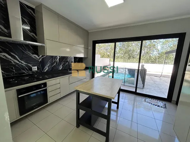 Casa com 300m² 5 quartos e 7 banheiros, à venda, no bairro Urbanova V em São José dos Campos