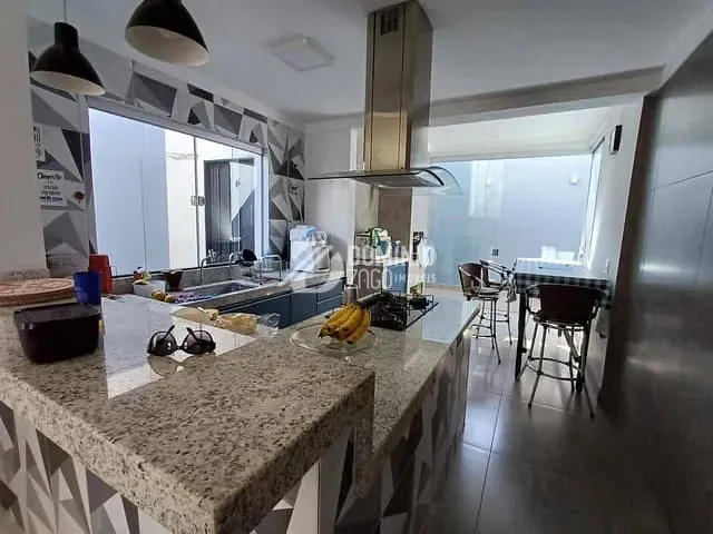 Casa 3 quartos e 2 banheiros, à venda, no bairro Beija-Flor II em Uberaba