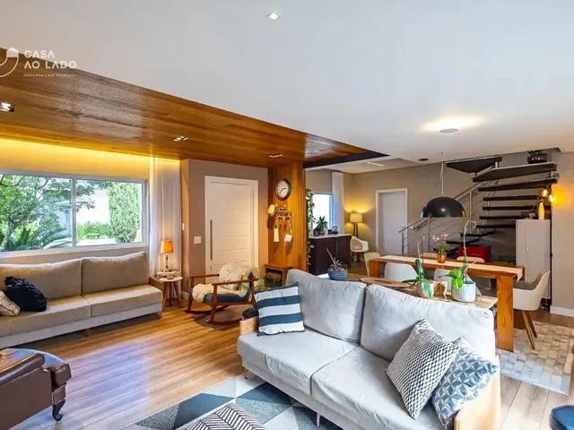 Casa com 600m² 4 quartos e 6 banheiros, à venda, no bairro Santa Felicidade em Curitiba