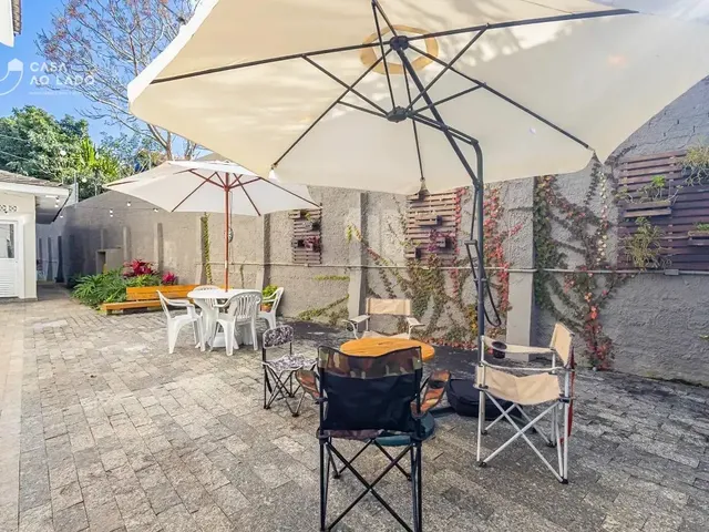 Casa com 600m² 4 quartos e 6 banheiros, à venda, no bairro Santa Felicidade em Curitiba