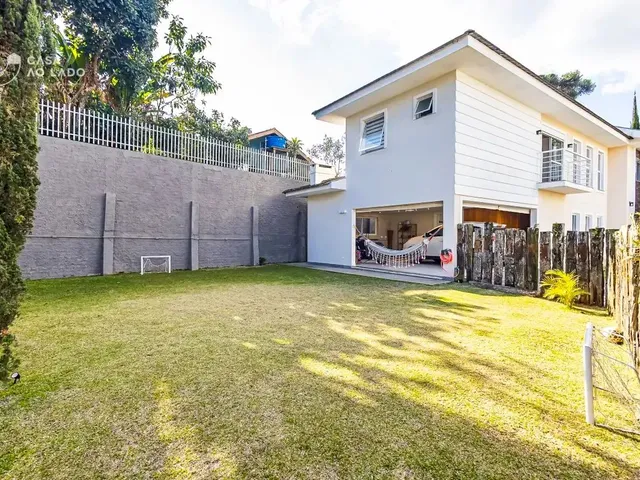 Casa com 600m² 4 quartos e 6 banheiros, à venda, no bairro Santa Felicidade em Curitiba