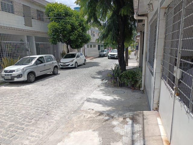 Casa 2 quartos e 2 banheiros, à venda, no bairro Casa Amarela em Recife