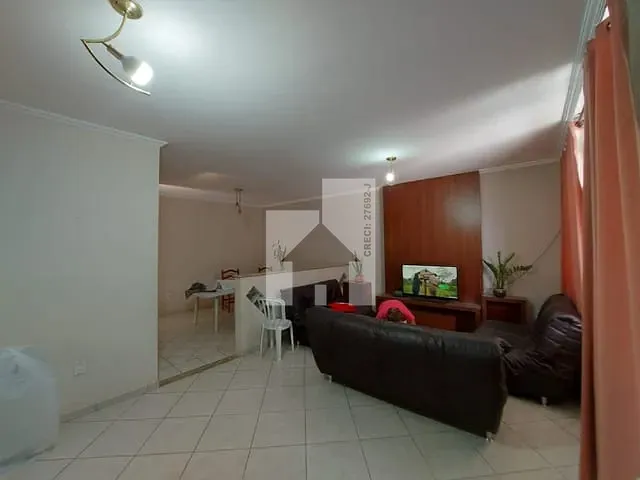Casa com 250m² 3 quartos e 2 banheiros, à venda, no bairro Jardim Liberdade em Jundiaí