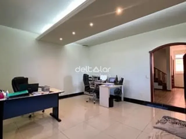 Casa com 380m², à venda, no bairro São João Batista (Venda Nova) em Belo Horizonte