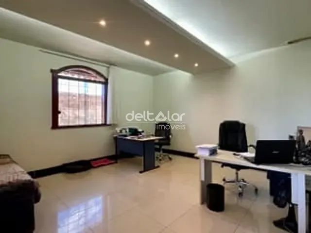 Casa com 380m², à venda, no bairro São João Batista (Venda Nova) em Belo Horizonte
