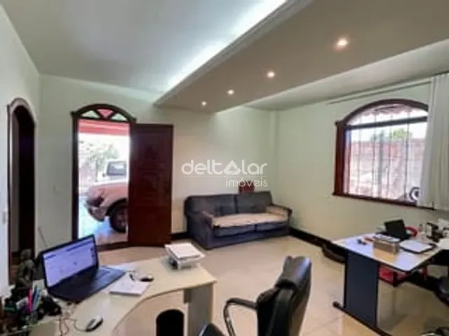 Casa com 380m², à venda, no bairro São João Batista (Venda Nova) em Belo Horizonte