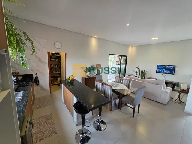 Casa com 405m² 4 quartos e 4 banheiros, à venda, no bairro Loteamento Verana em São José dos Campos