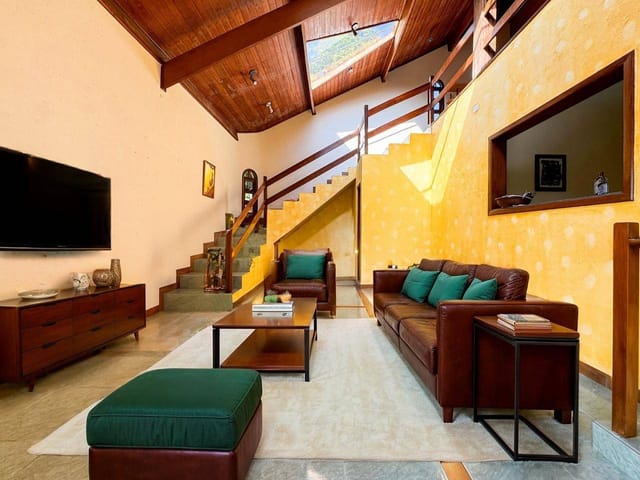Casa com 995m² 3 quartos e 4 banheiros, à venda, no bairro Chácara Rincão em Cotia