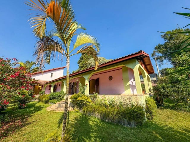 Casa com 995m² 3 quartos e 4 banheiros, à venda, no bairro Chácara Rincão em Cotia