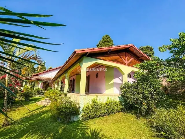 Casa com 995m² 3 quartos e 4 banheiros, à venda, no bairro Chácara Rincão em Cotia