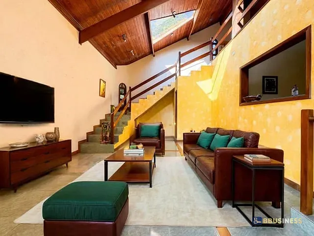 Casa com 995m² 3 quartos e 4 banheiros, à venda, no bairro Chácara Rincão em Cotia