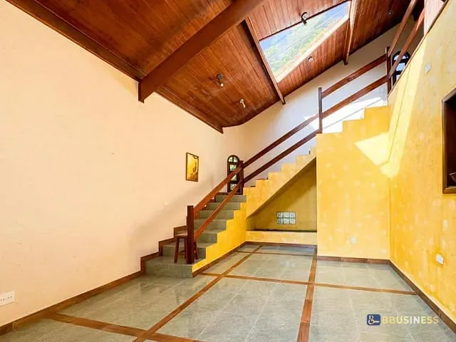 Casa com 995m² 3 quartos e 4 banheiros, à venda, no bairro Chácara Rincão em Cotia