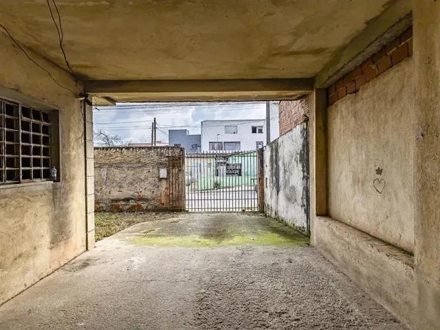Casa 4 quartos e 2 banheiros, à venda, no bairro Novo Mundo em Curitiba