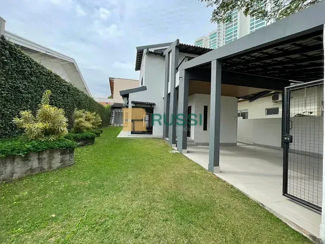 Casa com 360m² 3 quartos e 3 banheiros, à venda, no bairro Jardim das Colinas em São José dos Campos