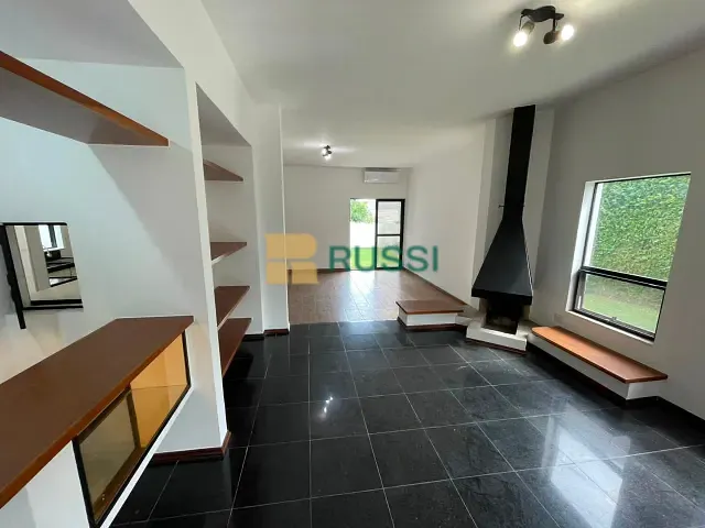 Casa com 360m² 3 quartos e 3 banheiros, à venda, no bairro Jardim das Colinas em São José dos Campos