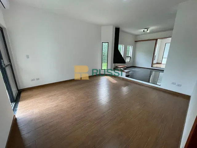 Casa com 360m² 3 quartos e 3 banheiros, à venda, no bairro Jardim das Colinas em São José dos Campos