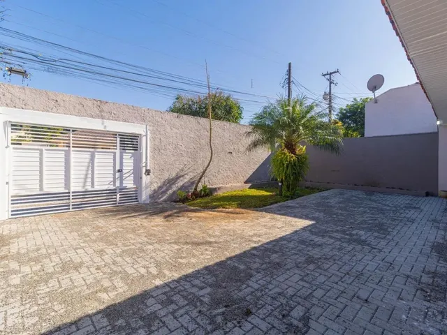 Casa 3 quartos e 3 banheiros, para alugar, no bairro Orleans em Curitiba