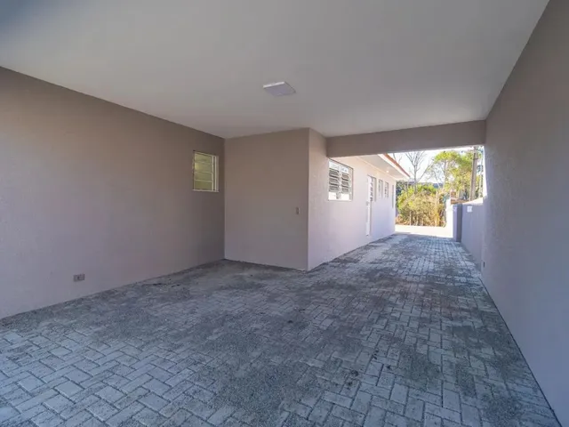 Casa 3 quartos e 3 banheiros, para alugar, no bairro Orleans em Curitiba