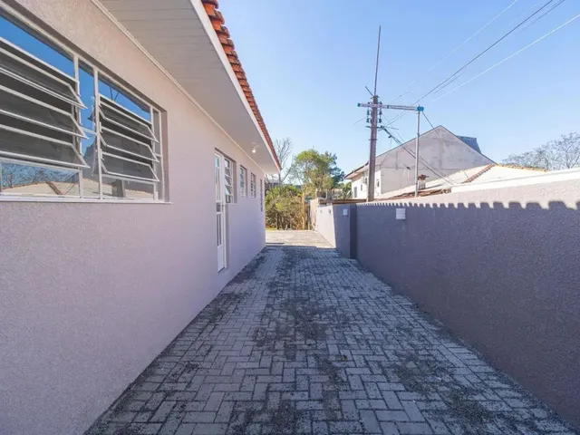 Casa 3 quartos e 3 banheiros, para alugar, no bairro Orleans em Curitiba