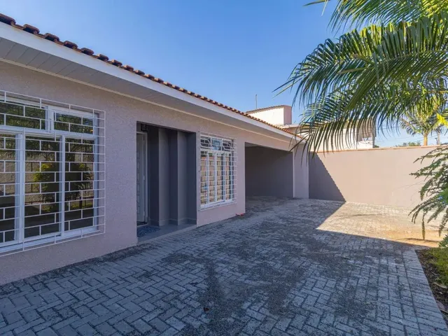 Casa 3 quartos e 3 banheiros, para alugar, no bairro Orleans em Curitiba