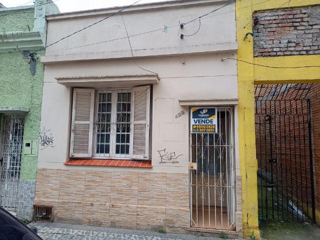 Casa com 137m² 2 quartos e 1 banheiro, à venda, no bairro Centro em Pelotas