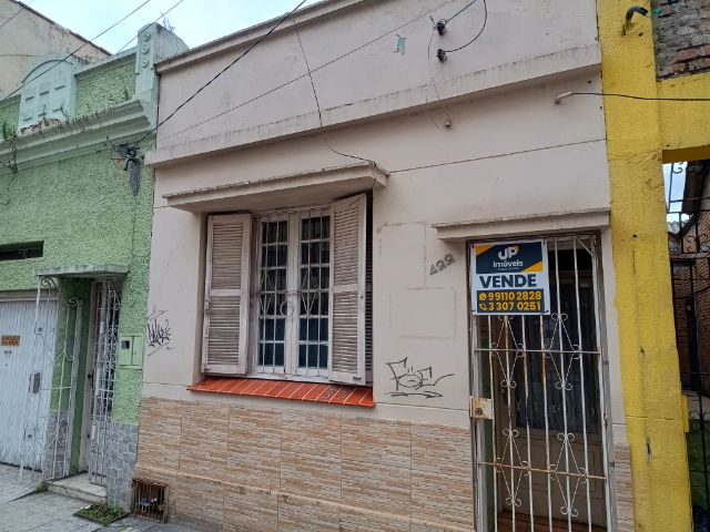 Casa com 137m² 2 quartos e 1 banheiro, à venda, no bairro Centro em Pelotas