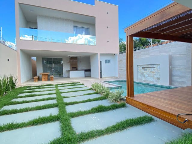Casa com 250m² 3 quartos e 3 banheiros, à venda, no bairro BONADIMAN em Teixeira de Freitas