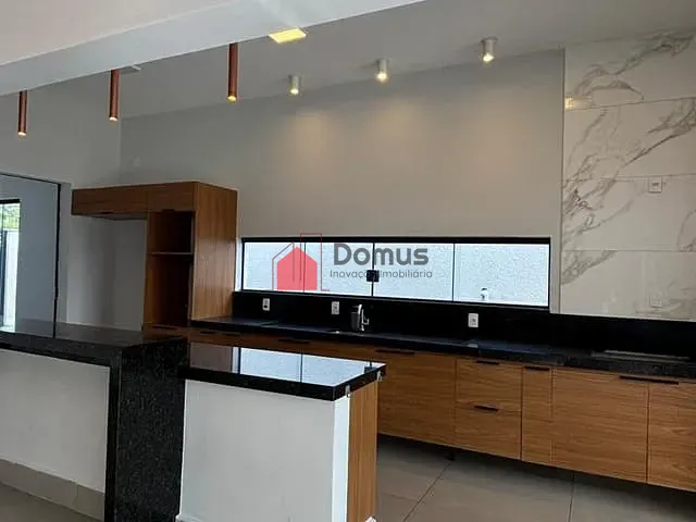 Casa com 560m² 3 quartos e 4 banheiros, à venda ou para alugar, no bairro Alto do Cardoso em Pindamonhangaba
