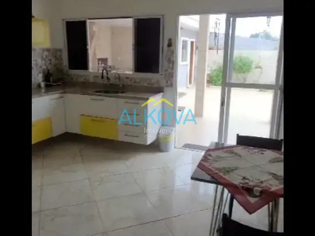 Casa com 360m² 3 quartos e 2 banheiros, à venda, no bairro Condomínio Residencial Mantiqueira em São José dos Campos
