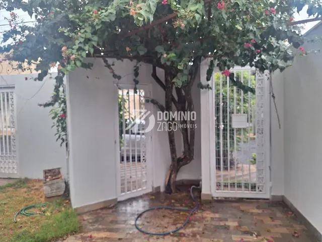 Casa 4 quartos e 3 banheiros, à venda, no bairro Jardim São Bento em Uberaba