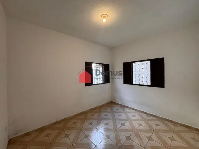 Casa com 150m² 3 quartos e 2 banheiros, à venda ou para alugar, no bairro Residencial Mombaça I em Pindamonhangaba