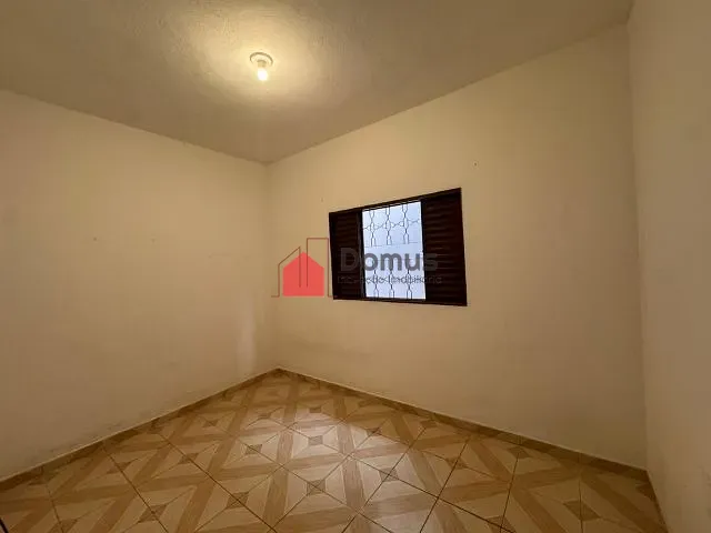 Casa com 150m² 3 quartos e 2 banheiros, à venda ou para alugar, no bairro Residencial Mombaça I em Pindamonhangaba