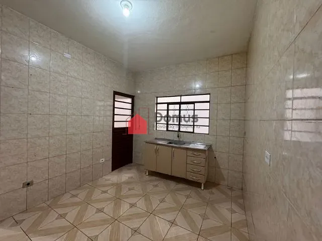 Casa com 150m² 3 quartos e 2 banheiros, à venda ou para alugar, no bairro Residencial Mombaça I em Pindamonhangaba