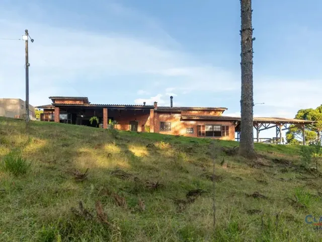 Casa 3 quartos e 4 banheiros, à venda, no bairro GUABIROBA em Campo Largo
