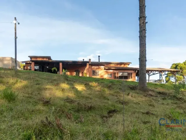 Casa 3 quartos e 4 banheiros, à venda, no bairro GUABIROBA em Campo Largo