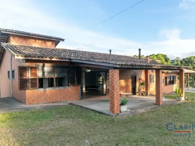 Casa 3 quartos e 4 banheiros, à venda, no bairro GUABIROBA em Campo Largo