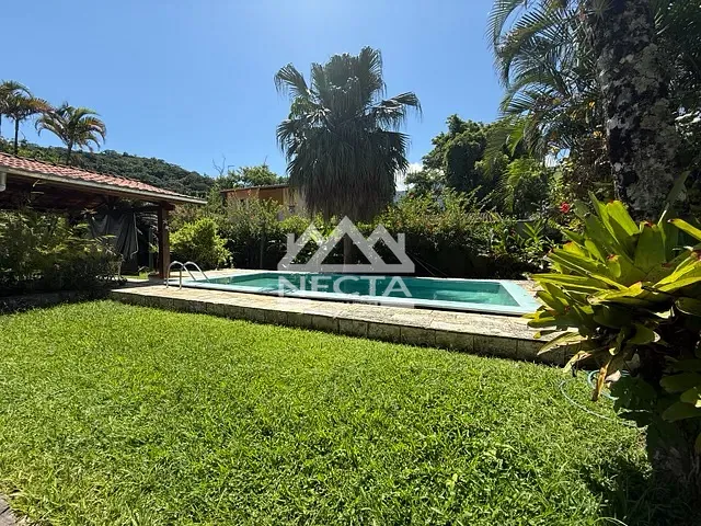 Casa com 1000m² 3 quartos e 2 banheiros, à venda, no bairro Jardim do Sol em Caraguatatuba