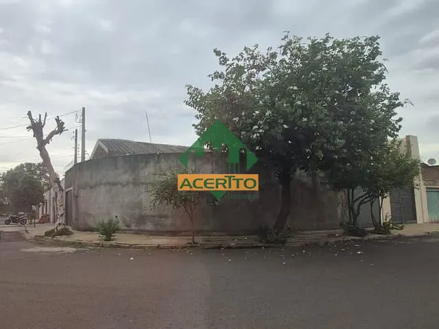 Casa 3 quartos e 2 banheiros, à venda, no bairro Conjunto Habitacional Manoel Pires em Araçatuba