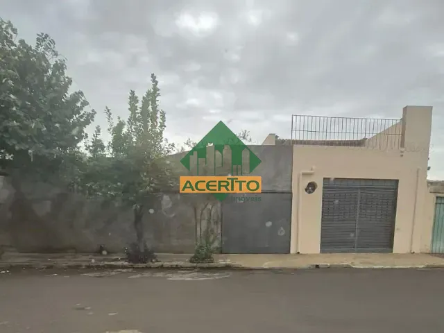 Casa 3 quartos e 2 banheiros, à venda, no bairro Conjunto Habitacional Manoel Pires em Araçatuba