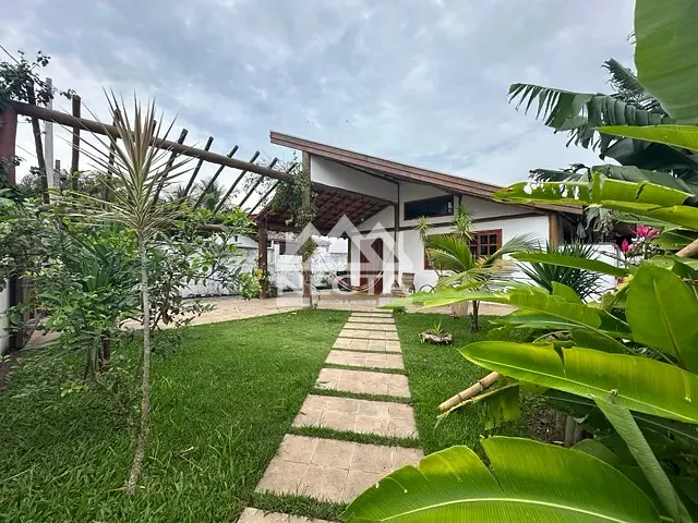 Casa com 360m² 3 quartos e 2 banheiros, à venda, no bairro Capricórnio em Caraguatatuba