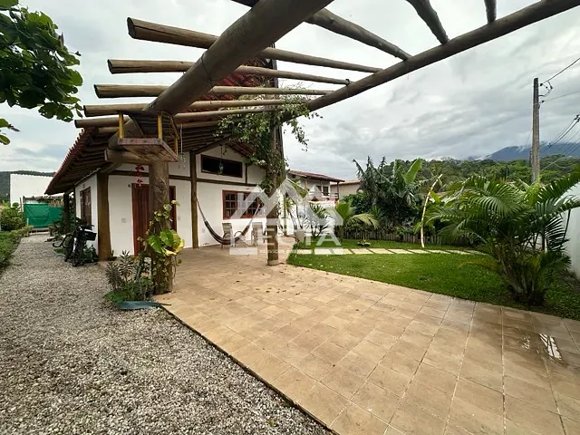 Casa com 360m² 3 quartos e 2 banheiros, à venda, no bairro Capricórnio em Caraguatatuba