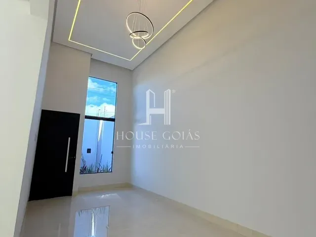 Casa com 200m² 3 quartos e 2 banheiros, à venda, no bairro Residencial Campos do Jordão em Anápolis
