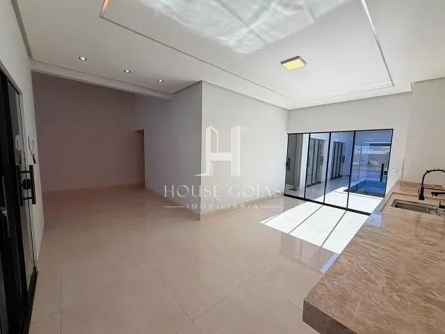 Casa com 200m² 3 quartos e 2 banheiros, à venda, no bairro Residencial Campos do Jordão em Anápolis