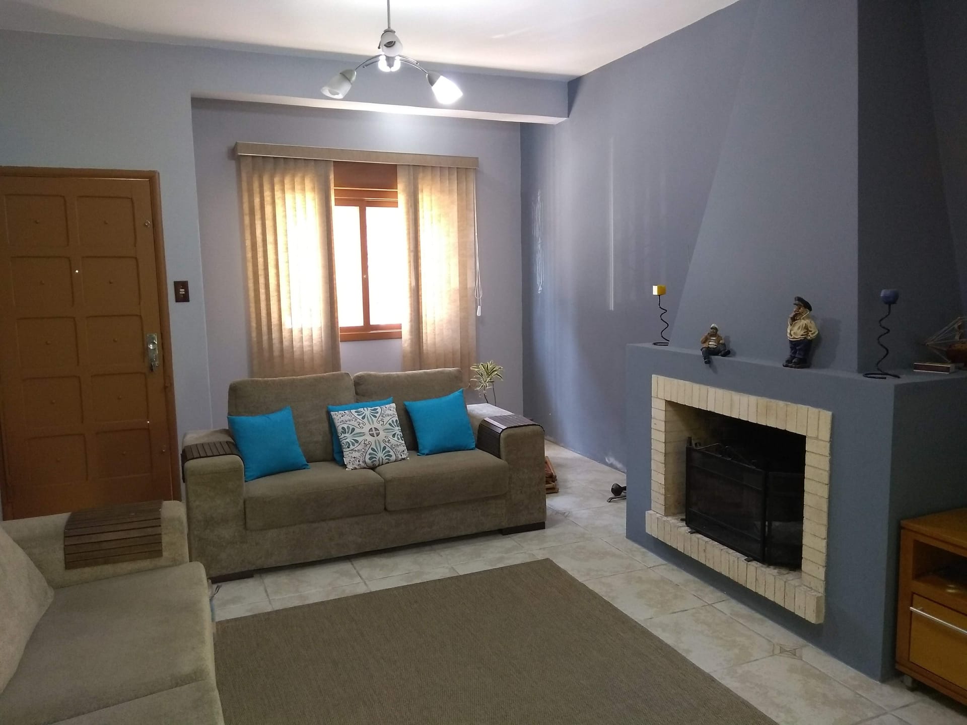 Casa à venda, Centro, Pelotas, RS - 206,8 m² total, 150 m² útil, 3 Dormitórios, 1 Suíte, 2 Salas, 2 Banheiros, 2 Vagas, Sacada, Despensa, Piso Laminado